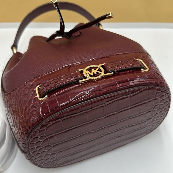 MICHAEL KORS  Reed Medium Pebbled Leather Bucket Bag Satchel Crossbody Oxblood - Picture 13 of 15